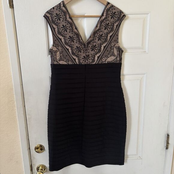 Pleated Bodycon Dress Lace VNeck Mesh Cocktail Size 14 Black Dark Romantic Party - Picture 7 of 13